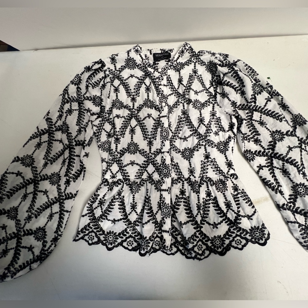 MINK PINK ELEGANT BLACK & WHITE EMBROIDERED LONG SLEEVE WOMEN’S BLOUSE  LARGE